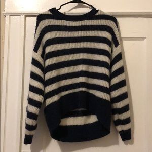 🔴SOLD🔴 Fuzzy H&M sweater. Great shape. Fits S/M